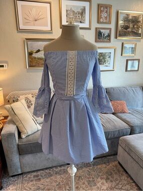 macy's blue and white dress Light Blue dress ( classy ) Macy's XS (0-2)
